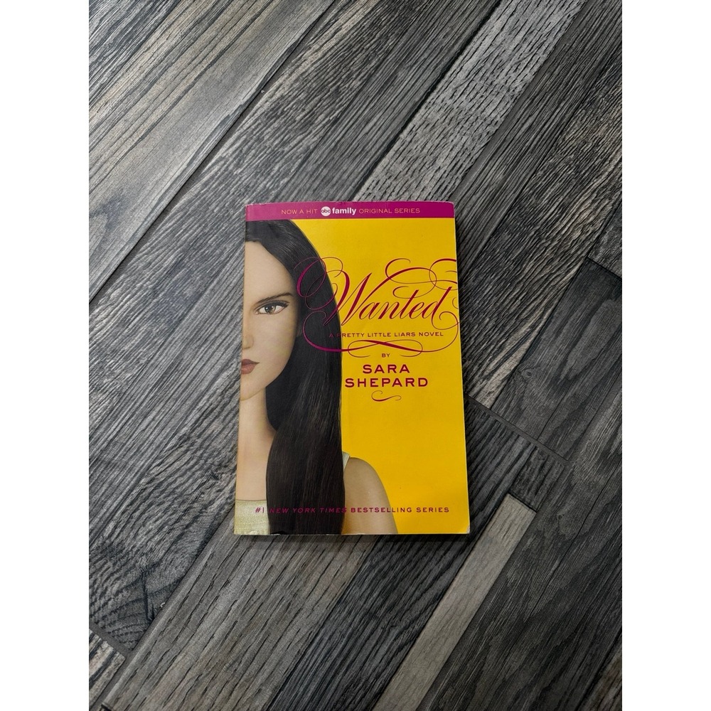 A Pretty Little Liars Novel: Wanted paperback